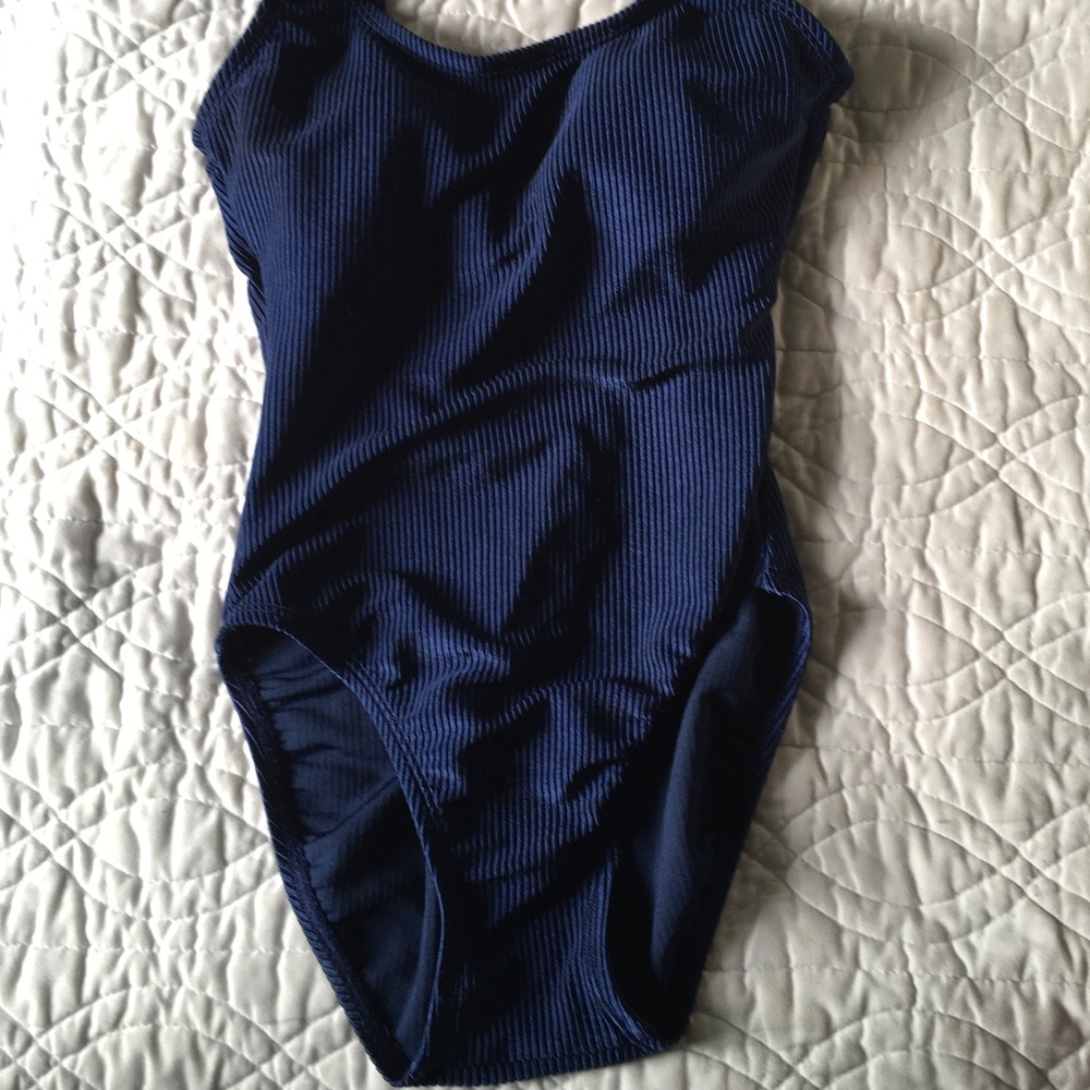 one piece - Picture 2 of 4